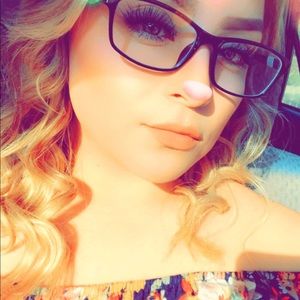 Meet your Posher, Stefany